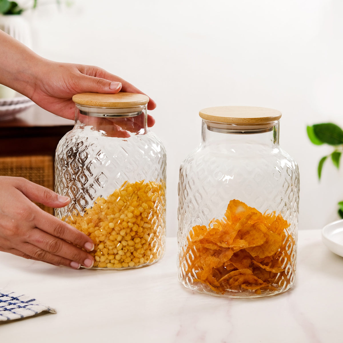 Borosilicate Textured Airtight Jar Set Of 2 1900ml Nestasia