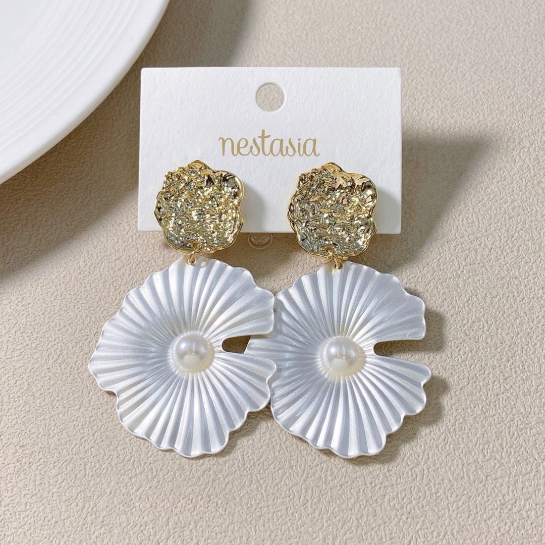 Textured Florals Dangling Earrings White Nestasia