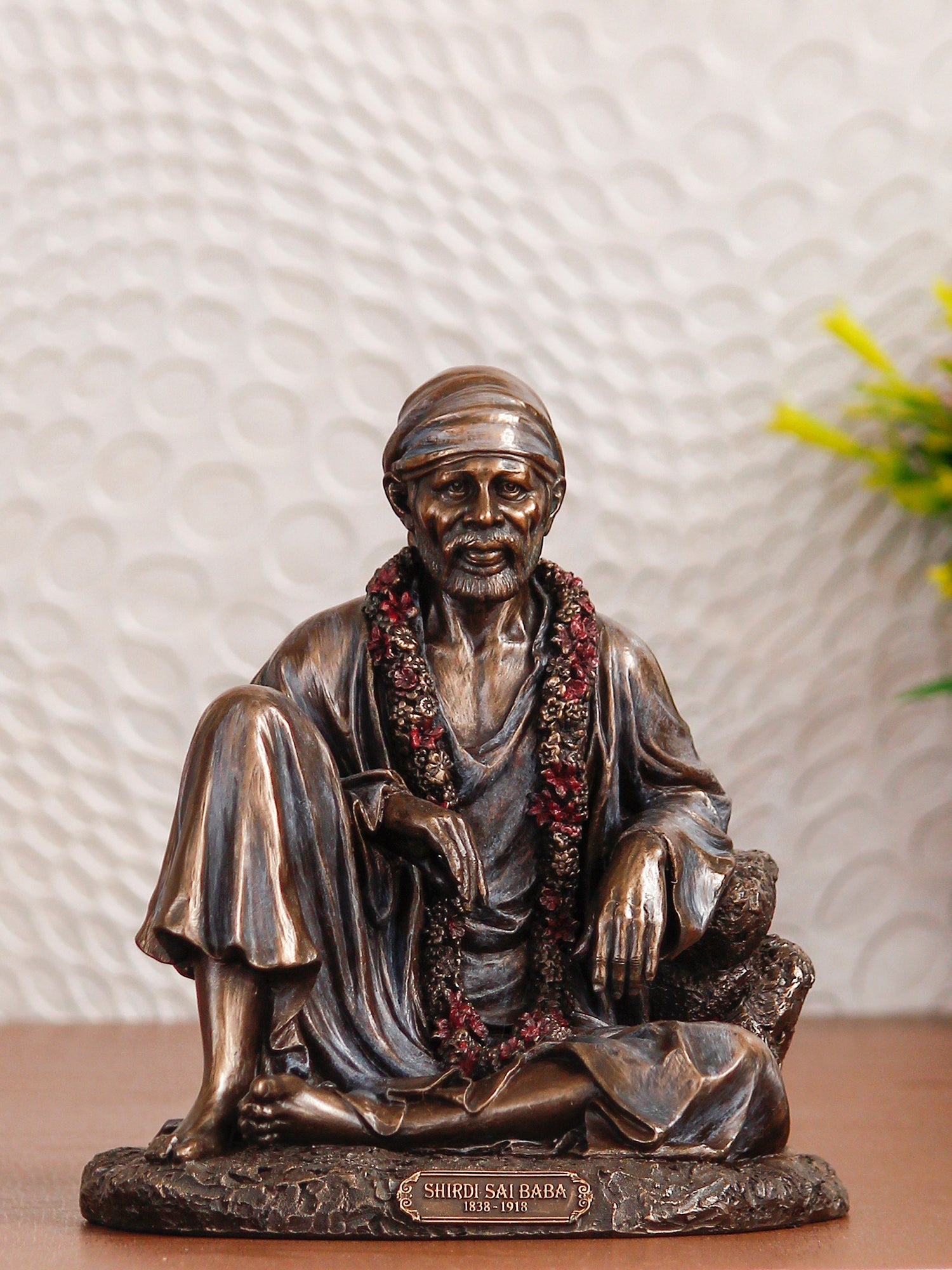 Decorative Polyresin and Bronze Sitting Sai Baba Statue Kafalo