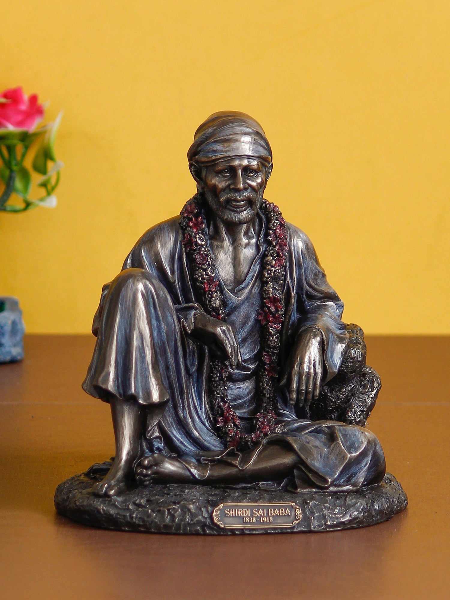 Decorative Polyresin and Bronze Sitting Sai Baba Statue Kafalo