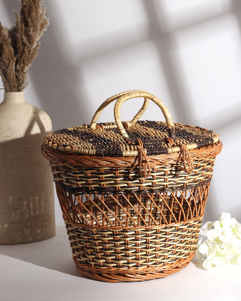 Rustic Wicker Picnic Basket with Lid for Lunch, Snacks & Beach Outings