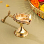 Brass Design Aarti Diya With Handle (2 Inch) Vedansh Craft