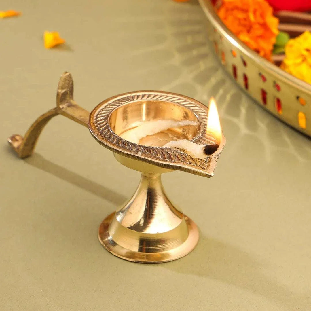 Brass Design Aarti Diya With Handle (2 Inch) Vedansh Craft