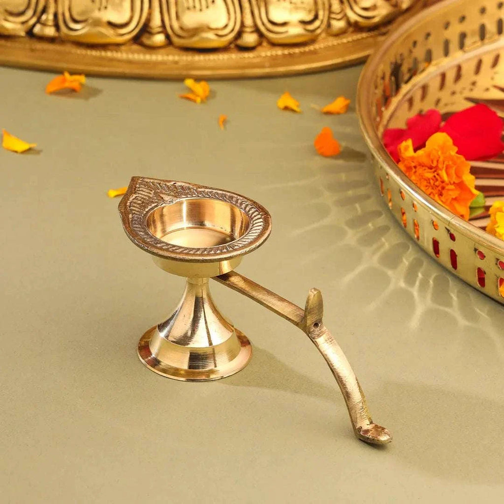 Brass Design Aarti Diya With Handle (2 Inch) Vedansh Craft