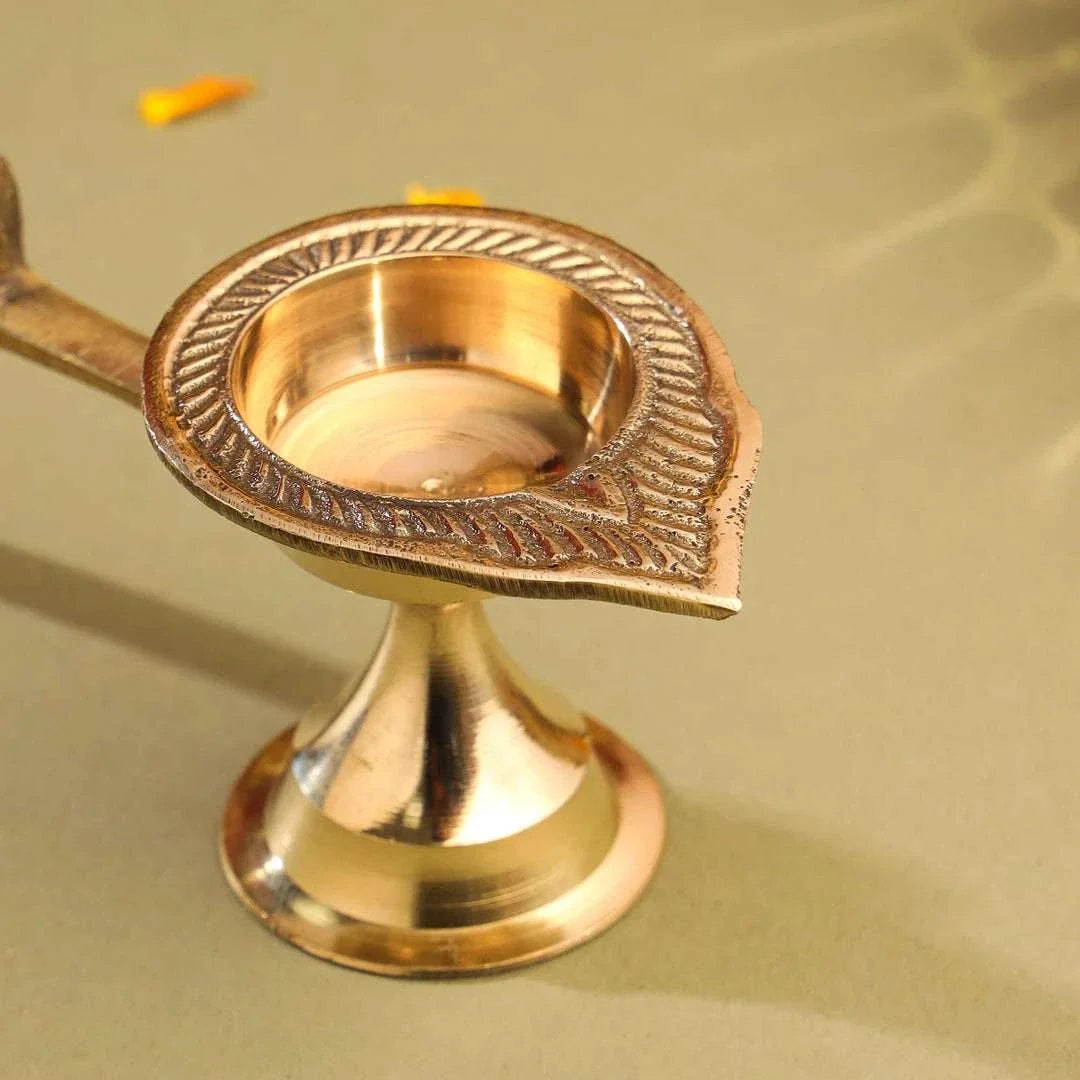 Brass Design Aarti Diya With Handle (2 Inch) Vedansh Craft