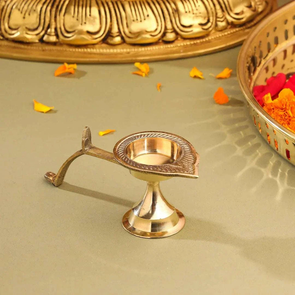 Brass Design Aarti Diya With Handle (2 Inch) Vedansh Craft