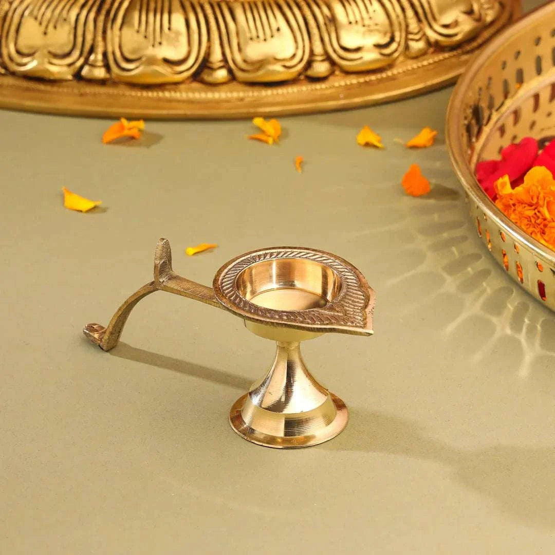 Brass Design Aarti Diya With Handle (2 Inch) Vedansh Craft