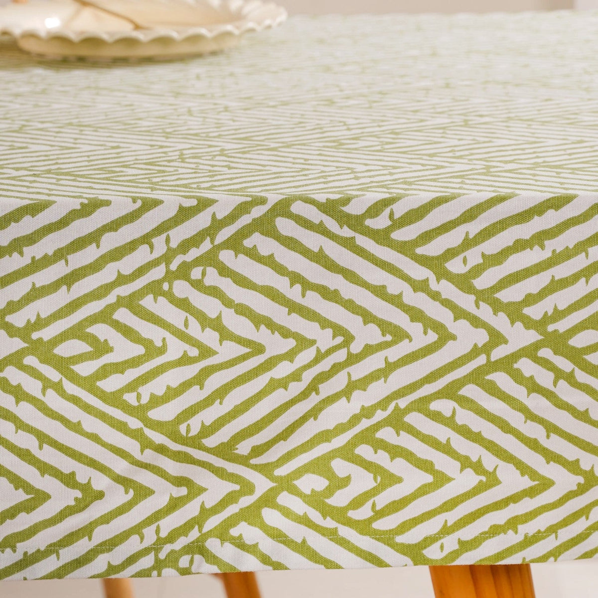 Valley Of Spring 6 Seater Table Cloth Green 217x168cm Nestasia