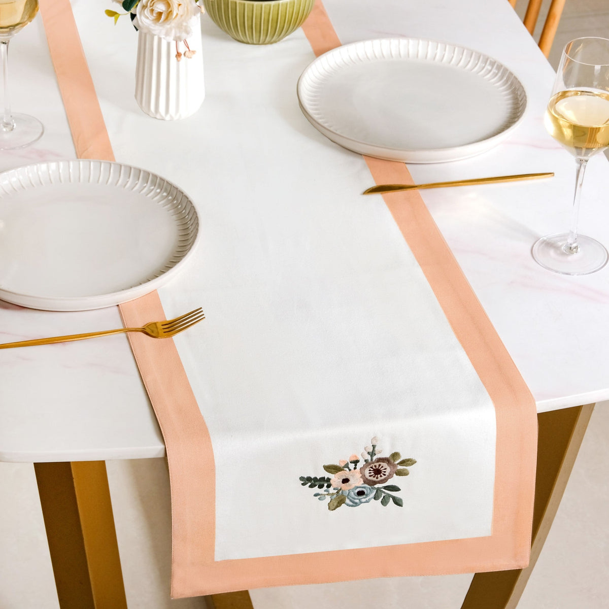 Ventosa Complete Table Linen Set With Mats Napkins Runner And Table Cloth In Peach Nestasia