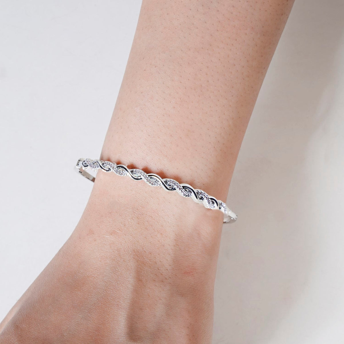 Waves And Swirls Silver Bracelet Nestasia