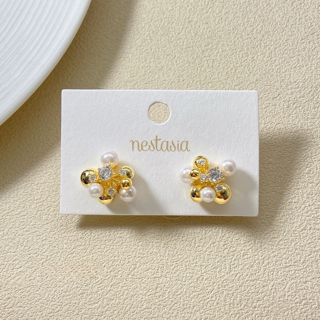 White And Gold Clustered Glowy Earrings Nestasia