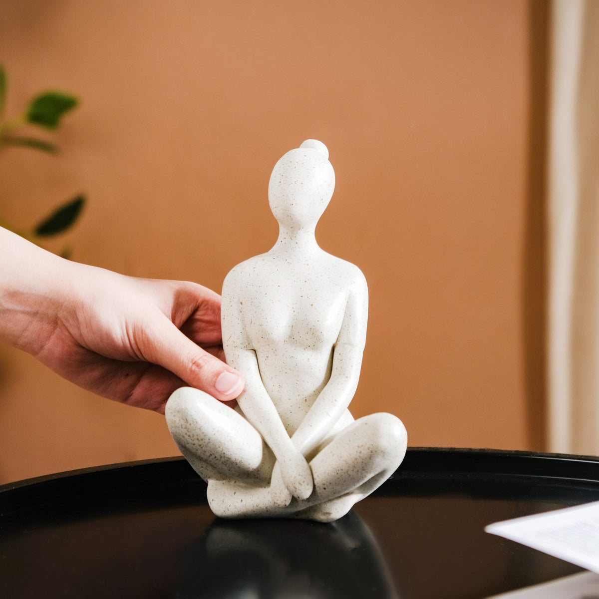 Sitting Woman Showpiece Nestasia