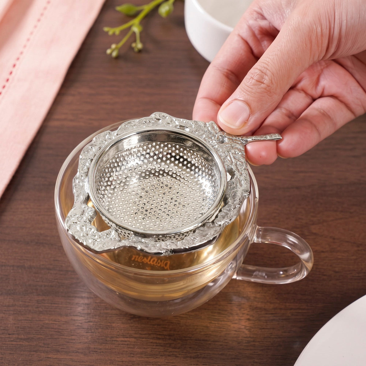 Wreath Hands Free Stainless Steel Tea Strainer 10x7cm Nestasia