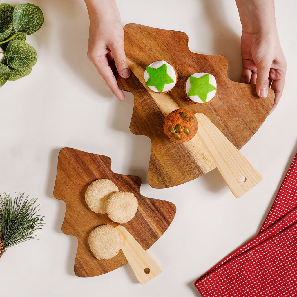 Wooden Tree Platter With Pinecone Embellishment Set Of 2 Nestasia