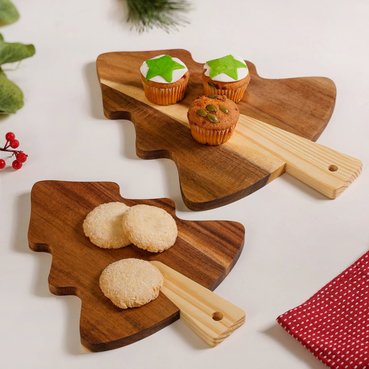 Wooden Tree Platter With Pinecone Embellishment Set Of 2 Nestasia