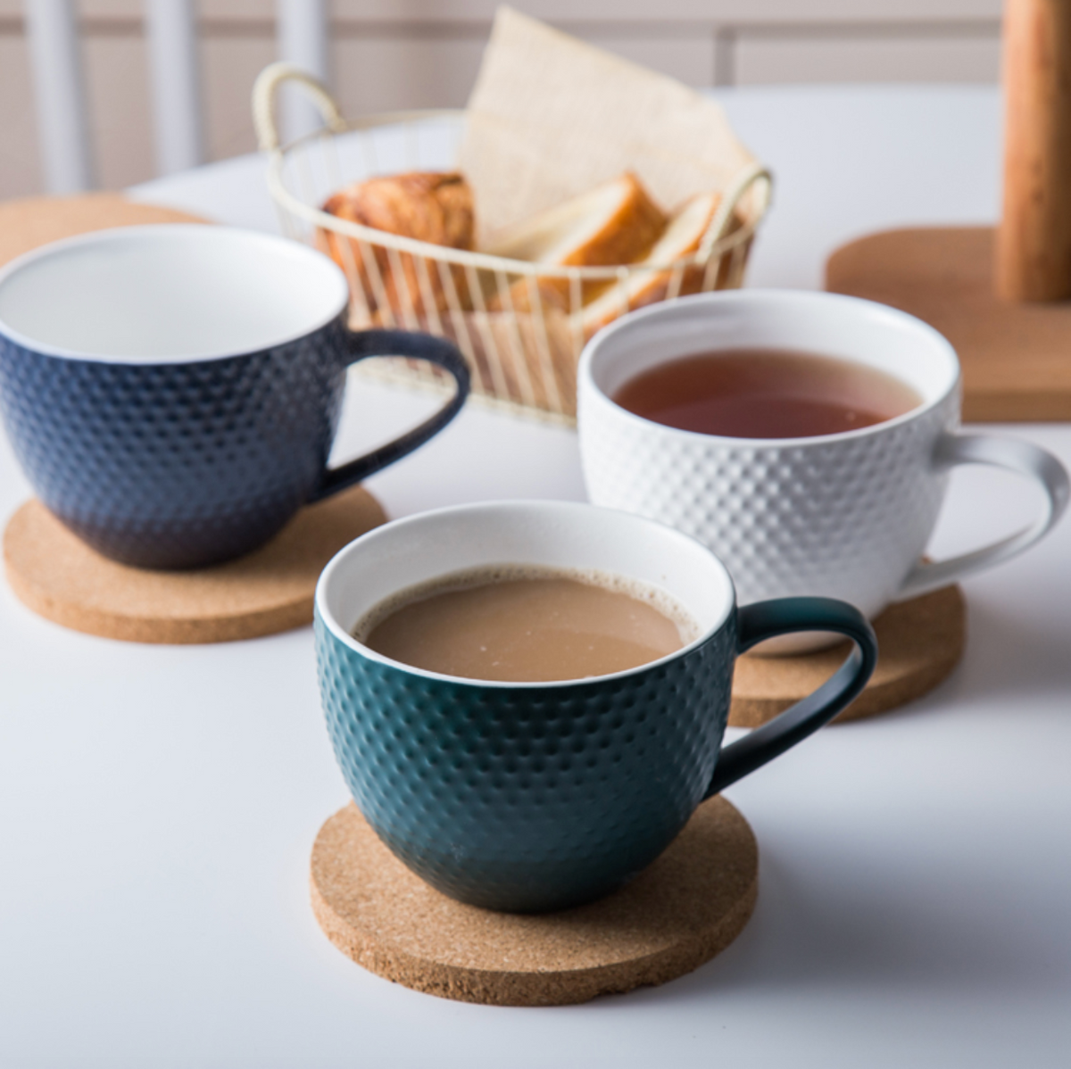 MAGNIFIQUE textured mug with cork coaster - white Nestasia
