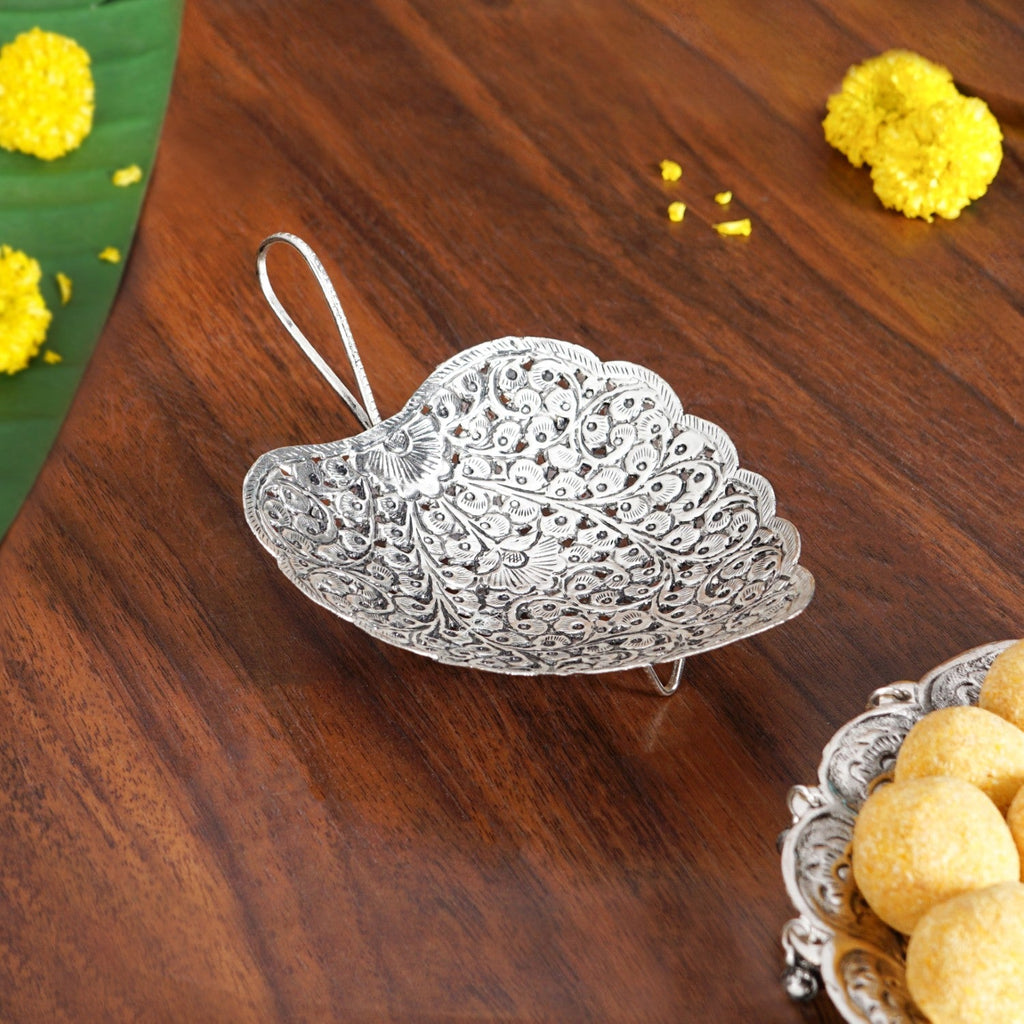 Aaradhya Silver Leaf Platter Nestasia