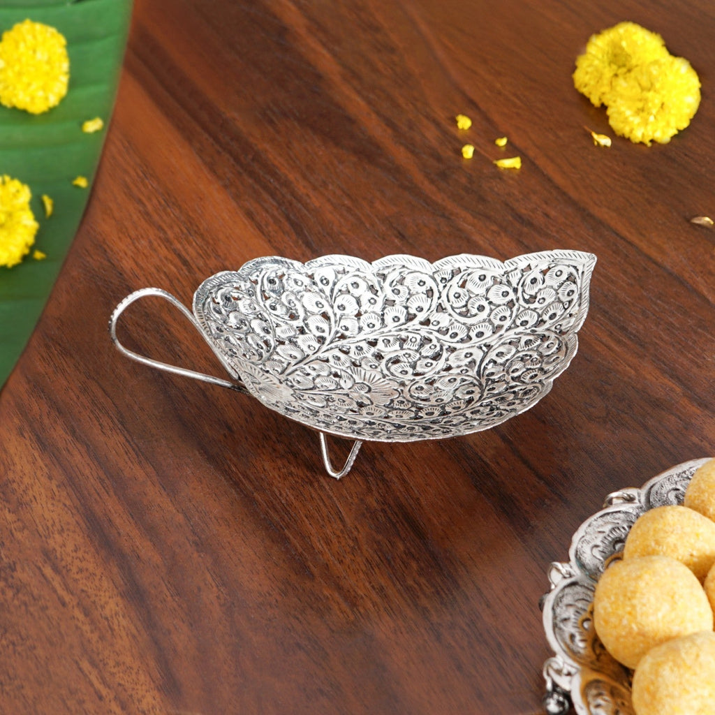 Aaradhya Silver Leaf Platter Nestasia