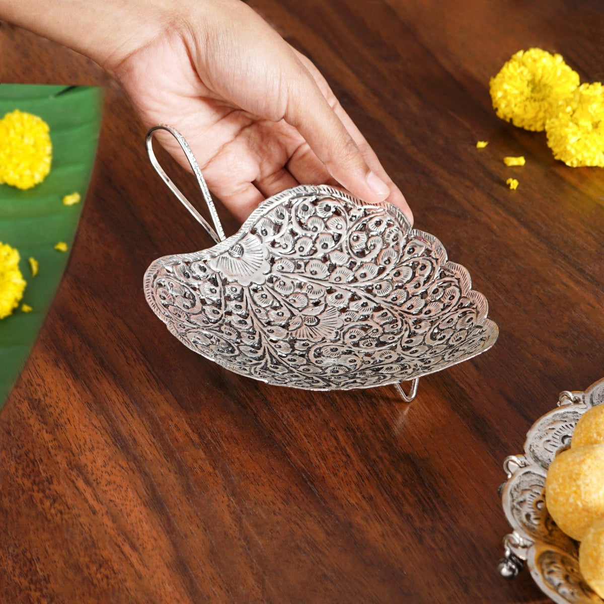 Aaradhya Silver Leaf Platter Nestasia