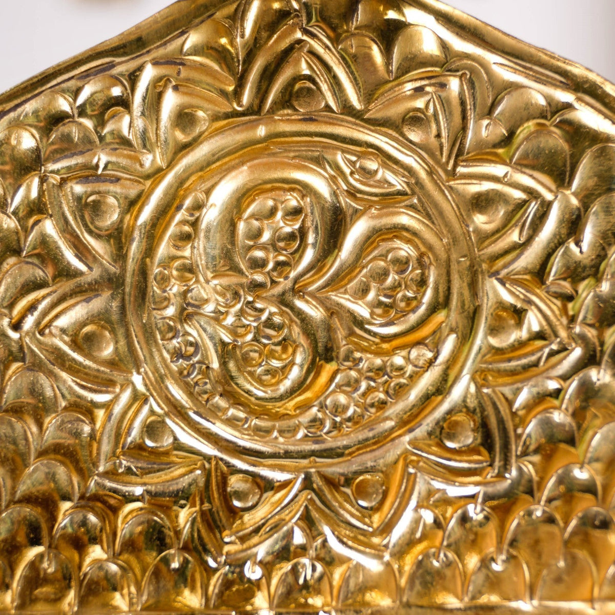 Brass Singhasan With Detachable Chatra Nestasia
