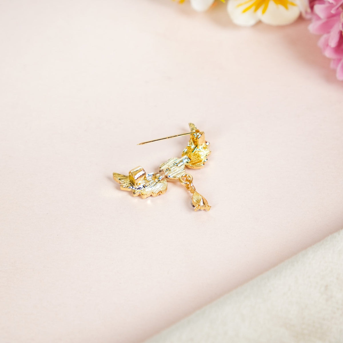 Angel Wing And Heart Brooch Gold Nestasia