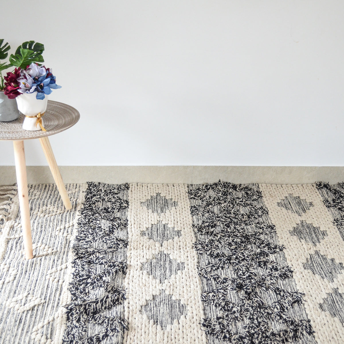 BOHO Arna Hand Woven Rug - White & Dark Grey Nestasia
