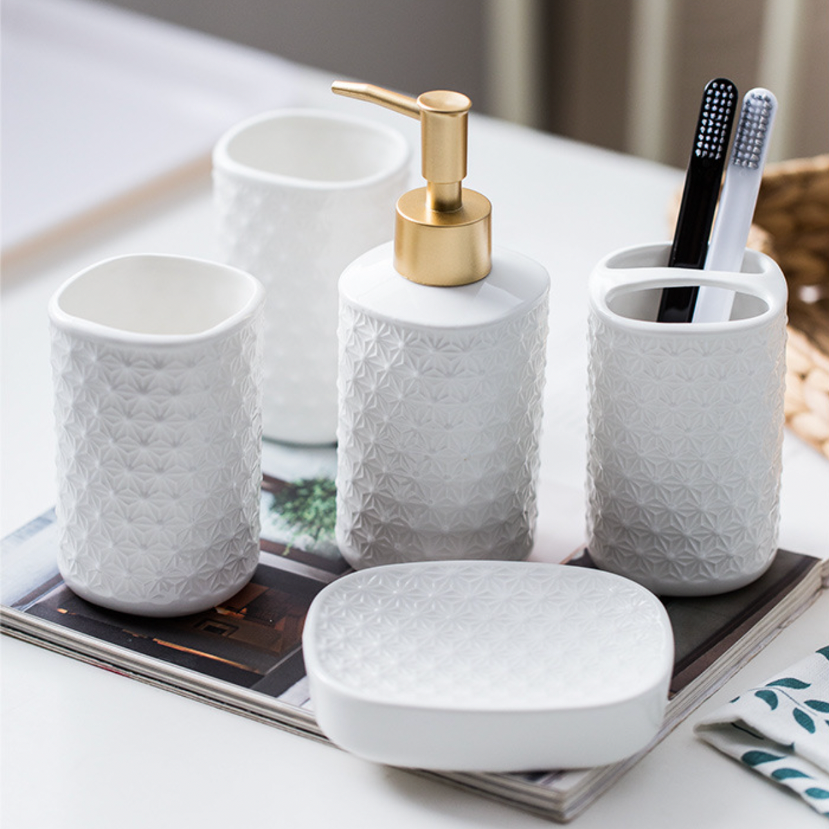 Porcelain White Bath Set Nestasia