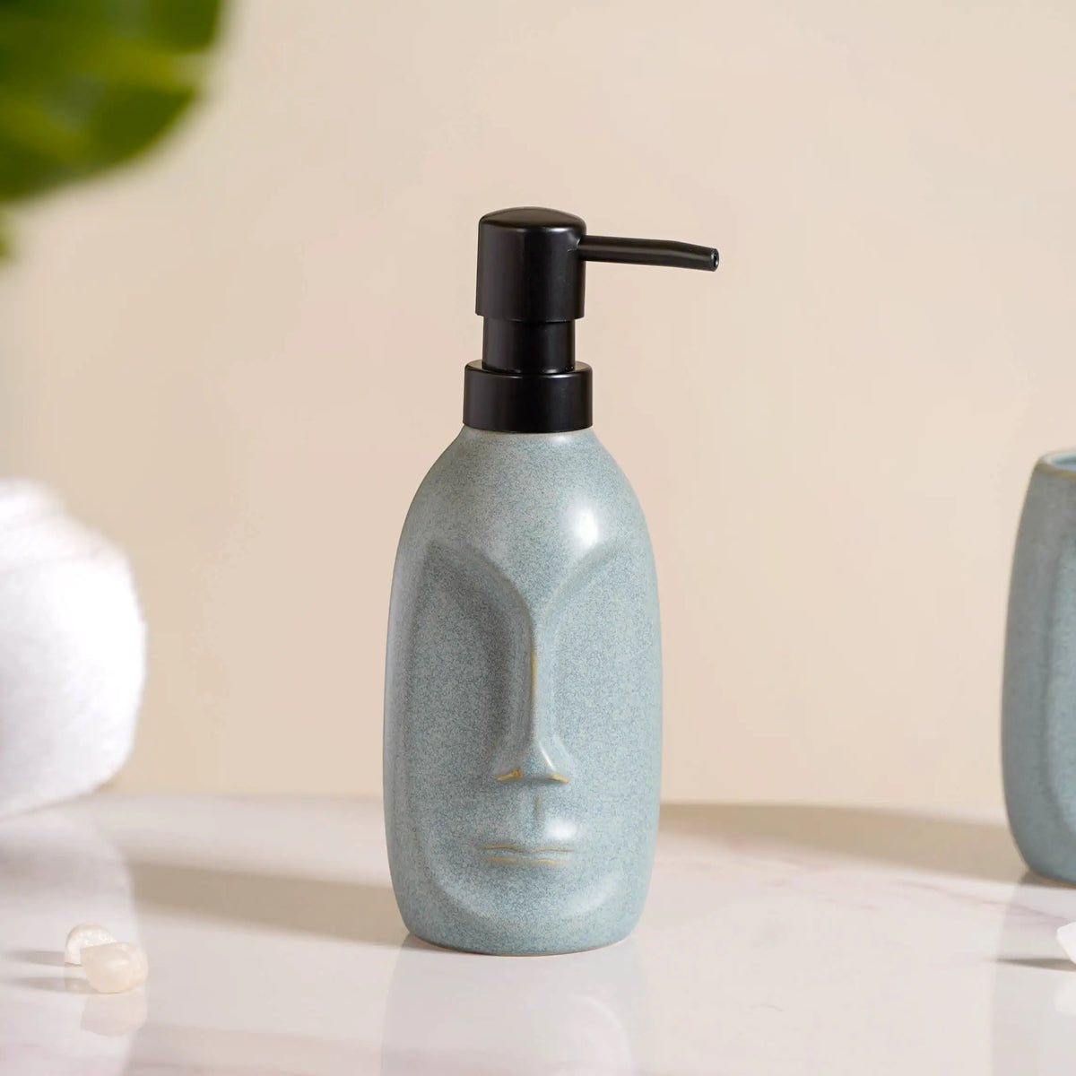Face Vase Inspired Bath Set Of 3 Nestasia