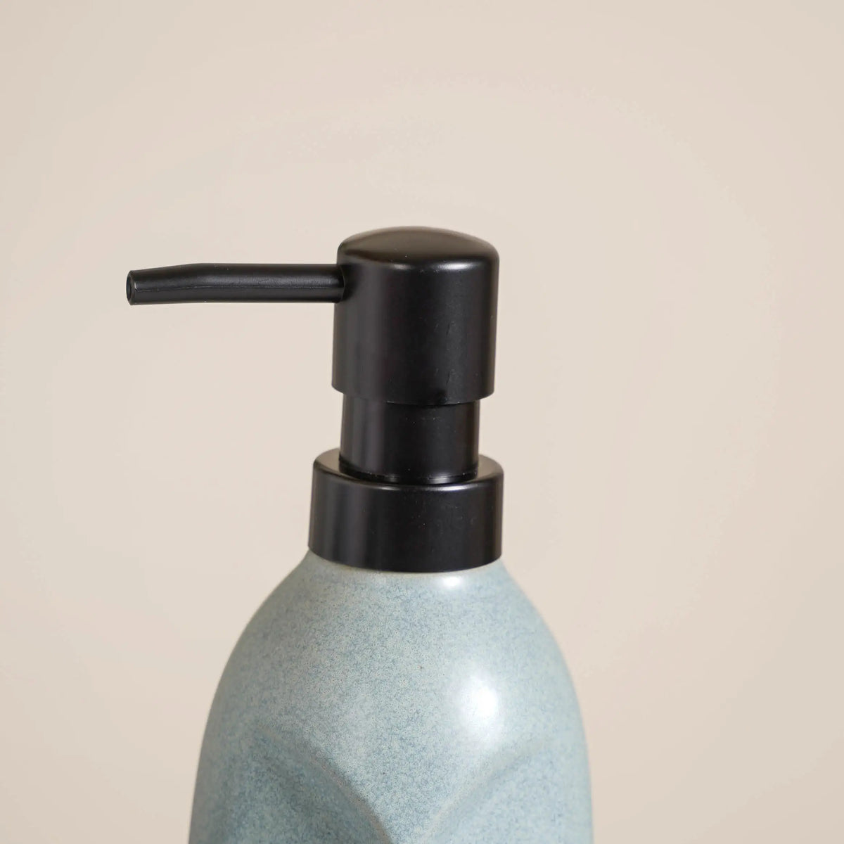 Face Vase Inspired Bath Set Of 3 Nestasia