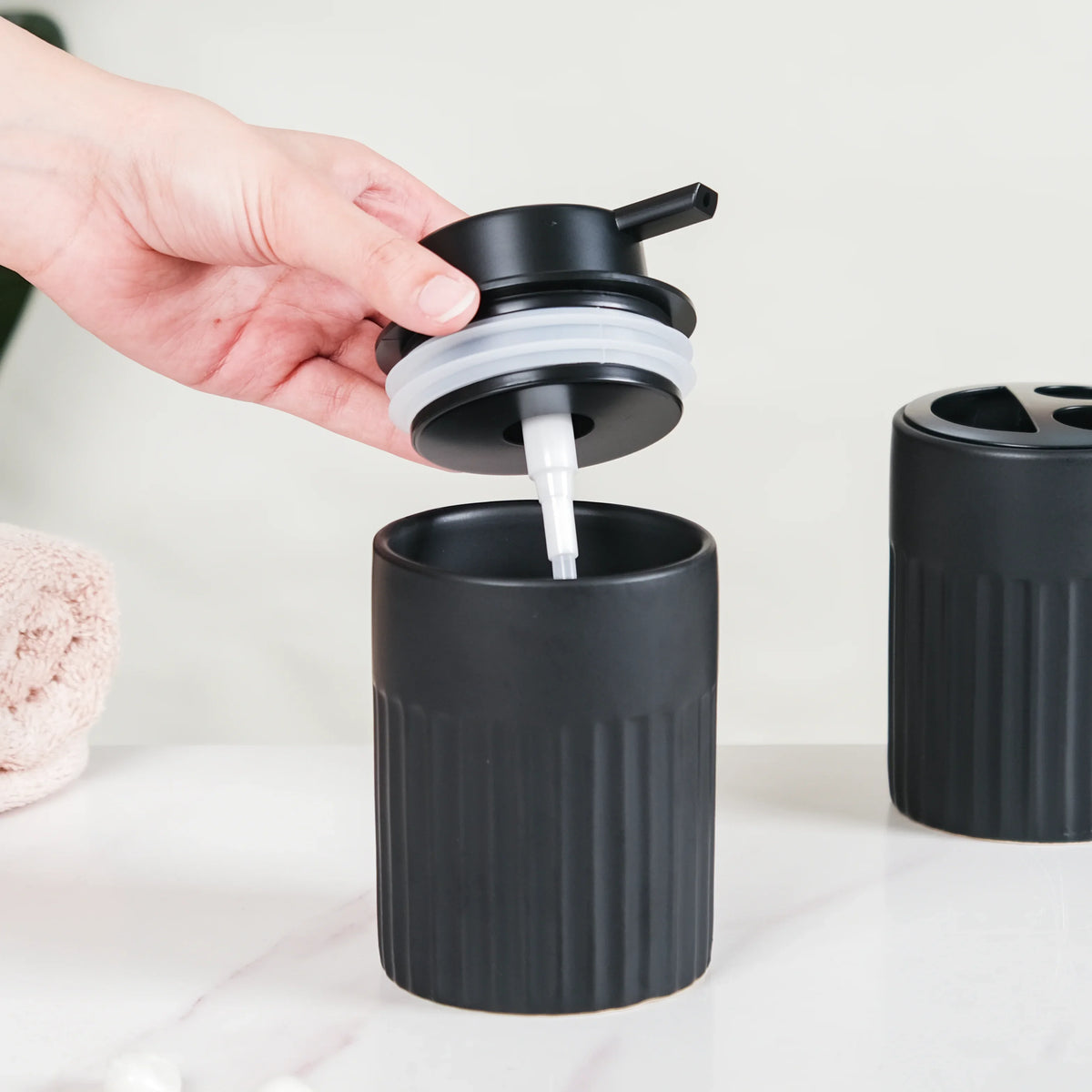 Chic Black Bathroom Accessories Set Of 3 Nestasia