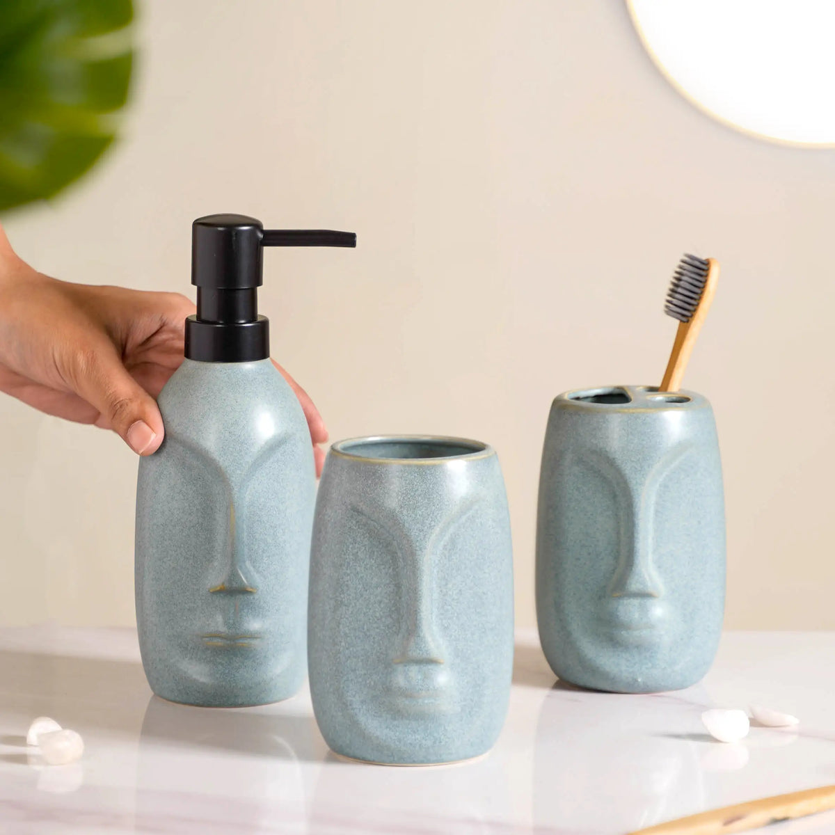 Face Vase Inspired Bath Set Of 3 Nestasia