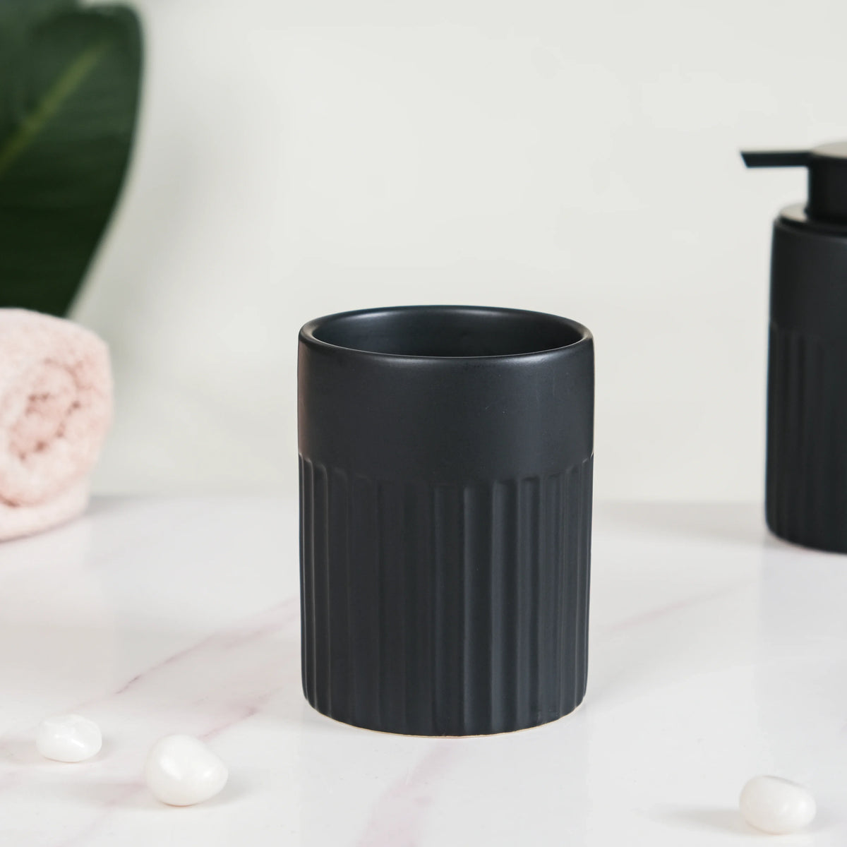Chic Black Bathroom Accessories Set Of 3 Nestasia
