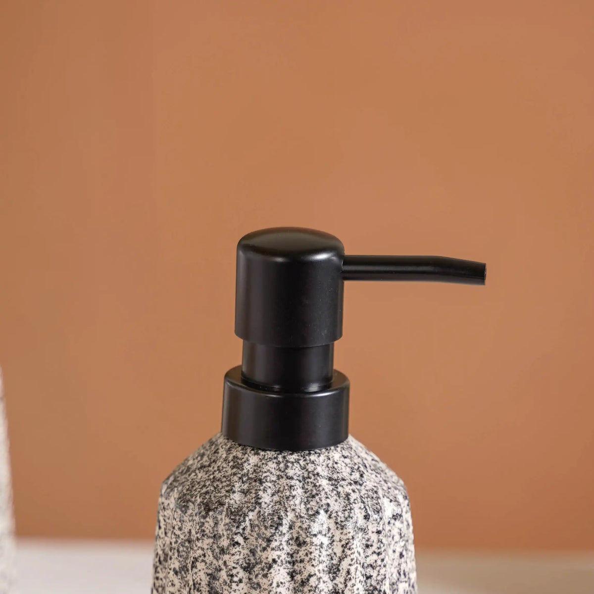 Granite Finish Ceramic Bathroom Set Of 3 Grey Matte Black Nestasia