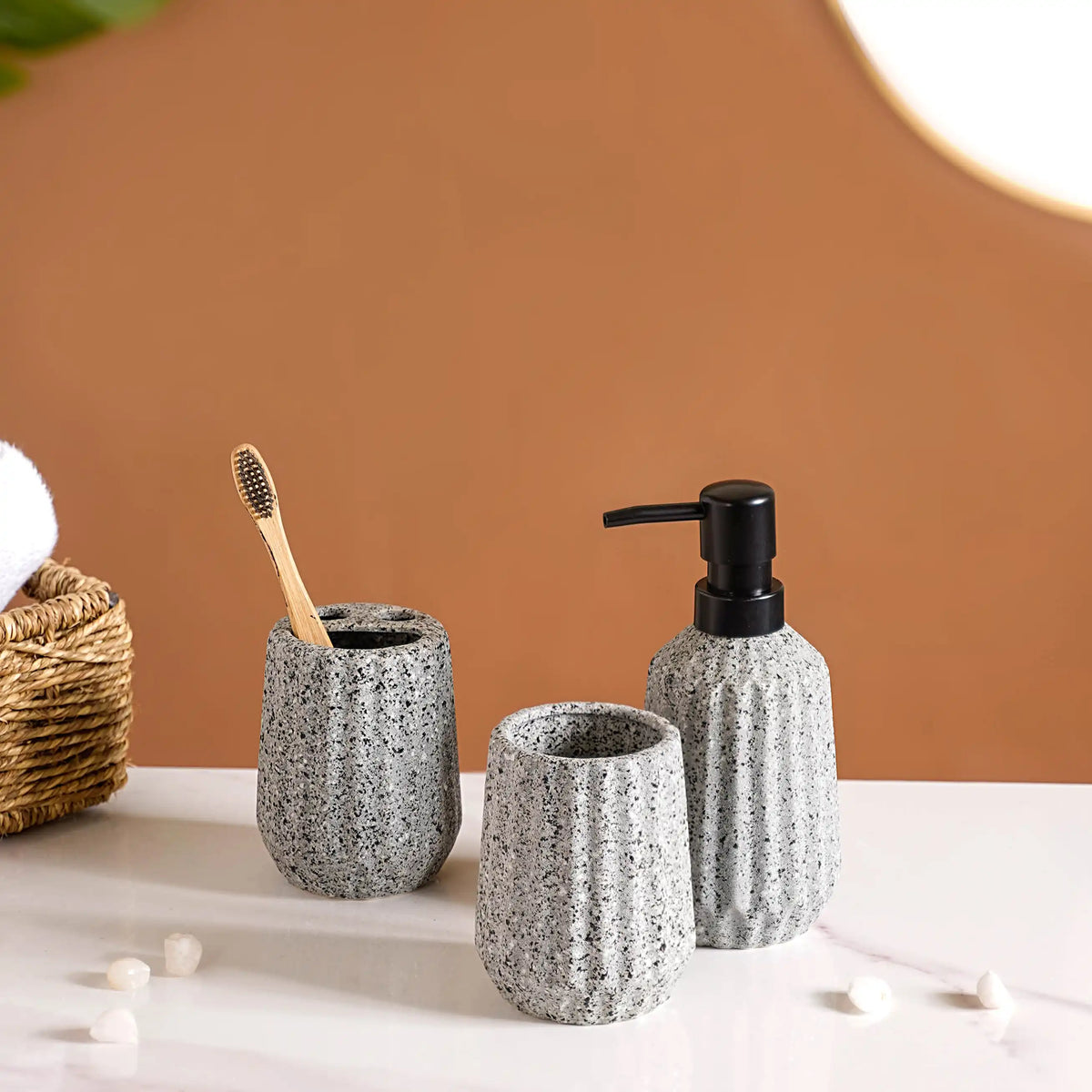 Ribbed Contemporary Bath Set Of 3 Nestasia