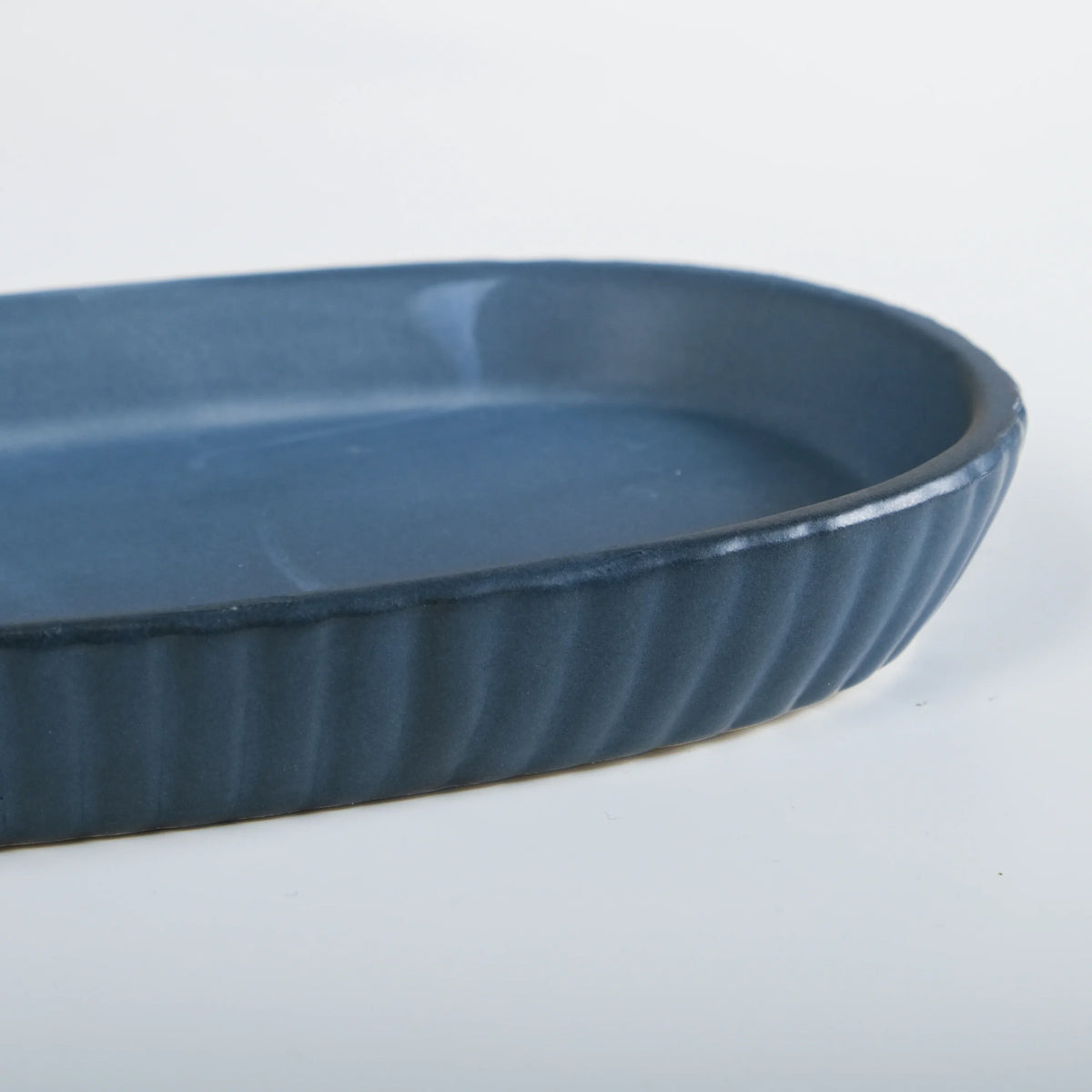 Sleek Ceramic Bathroom Set Of 3 Nestasia