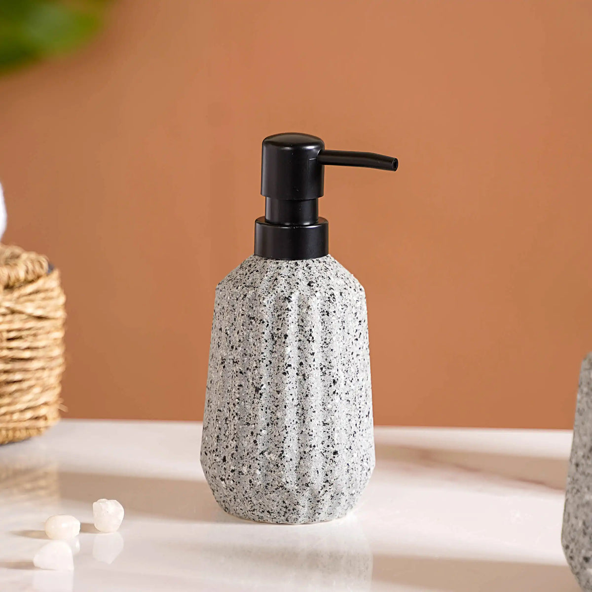 Ribbed Contemporary Bath Set Of 3 Nestasia