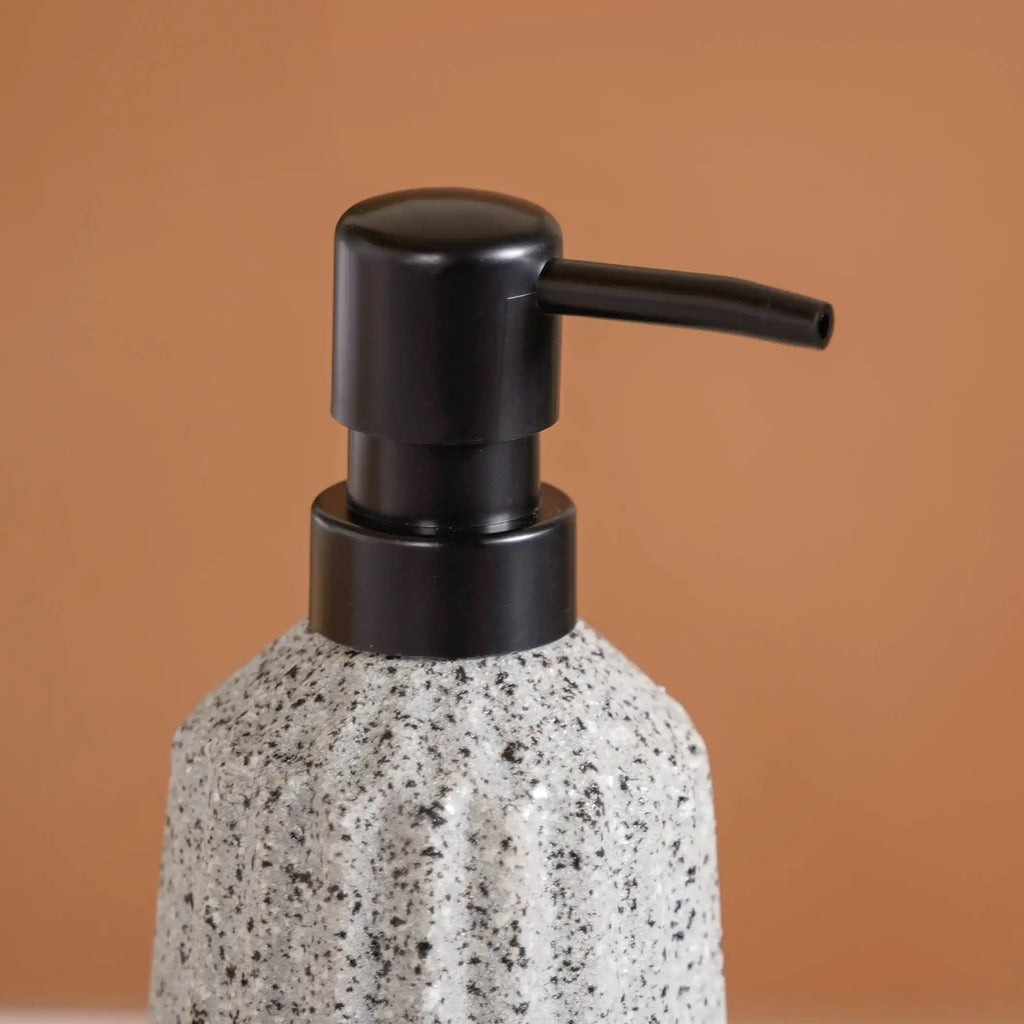 Ribbed Contemporary Bath Set Of 3 Nestasia