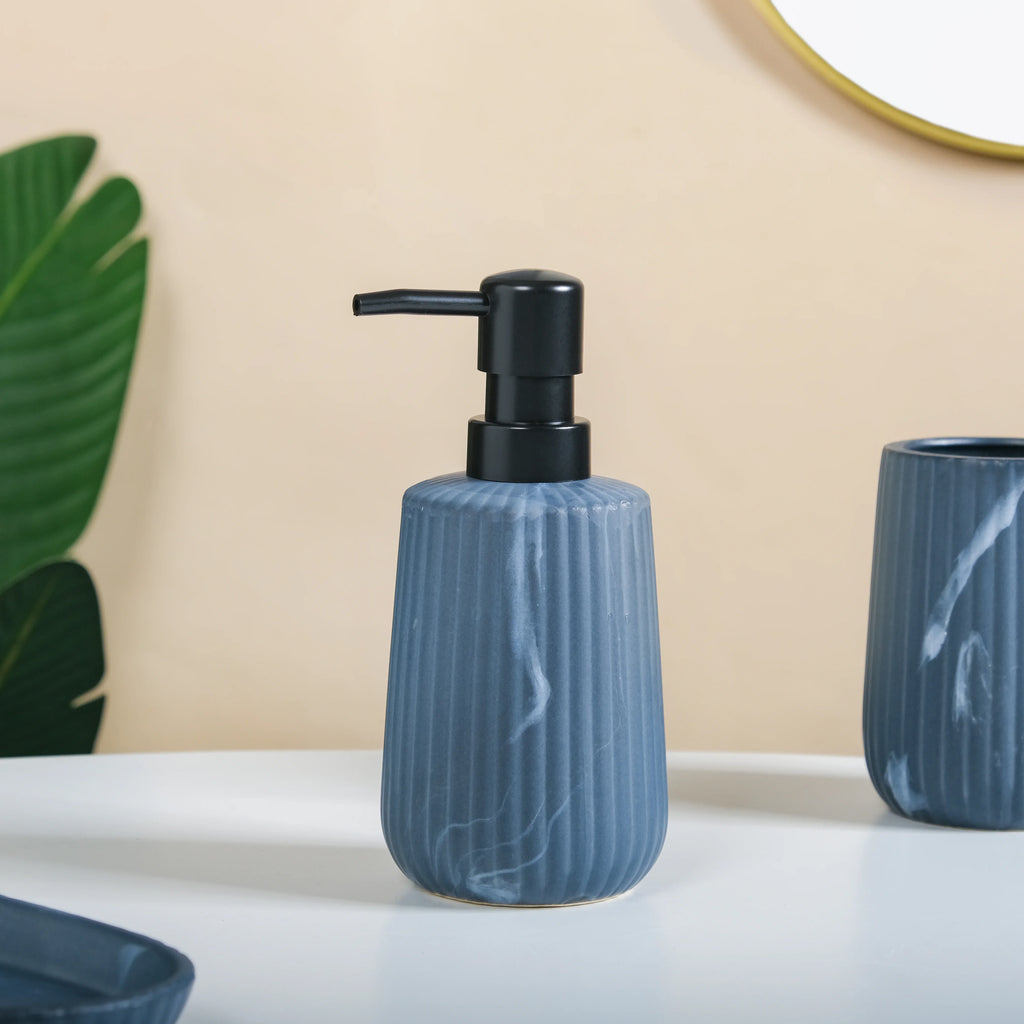 Sleek Ceramic Bathroom Set Of 3 Nestasia
