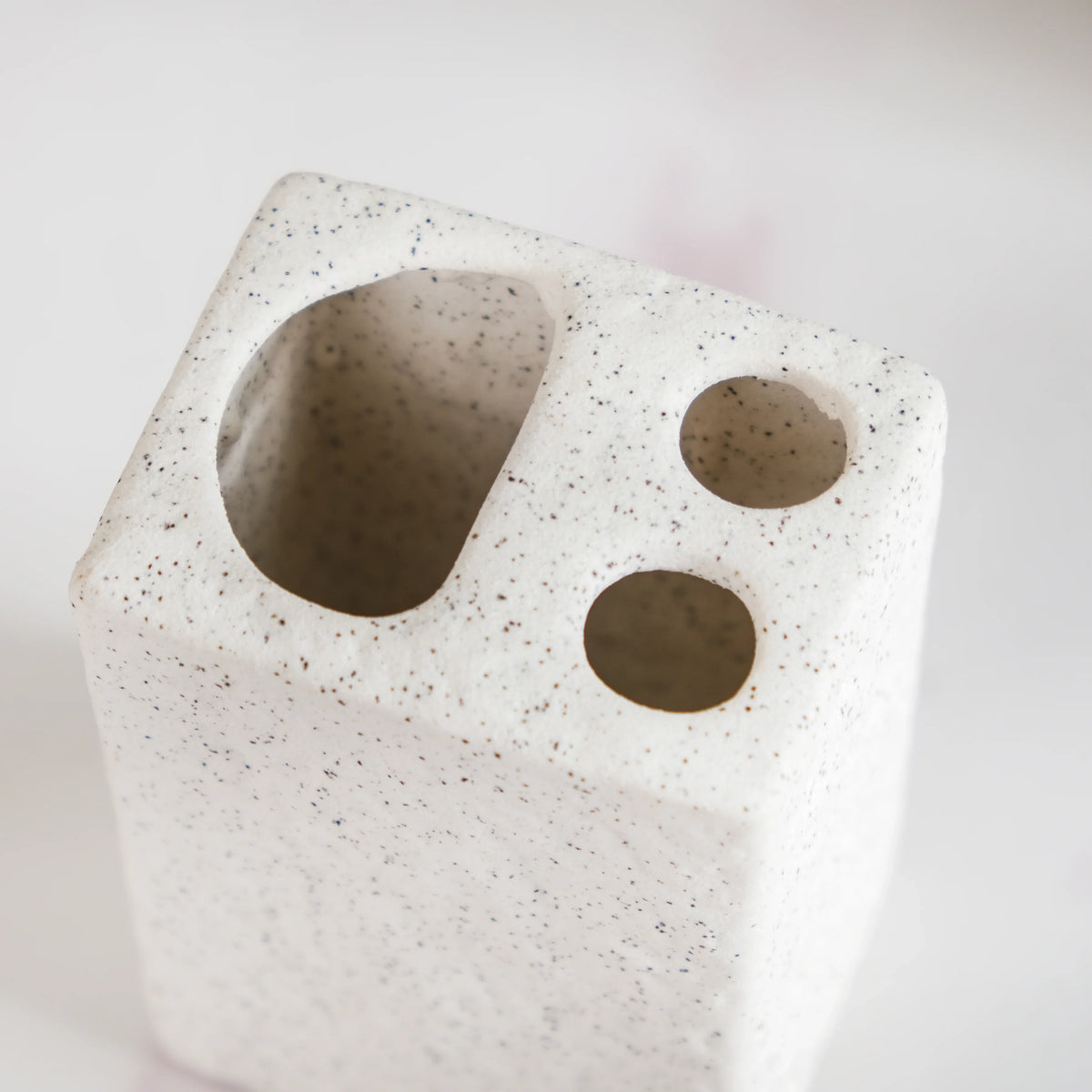 White Stone Bathroom Accessories Set Of 3 Nestasia