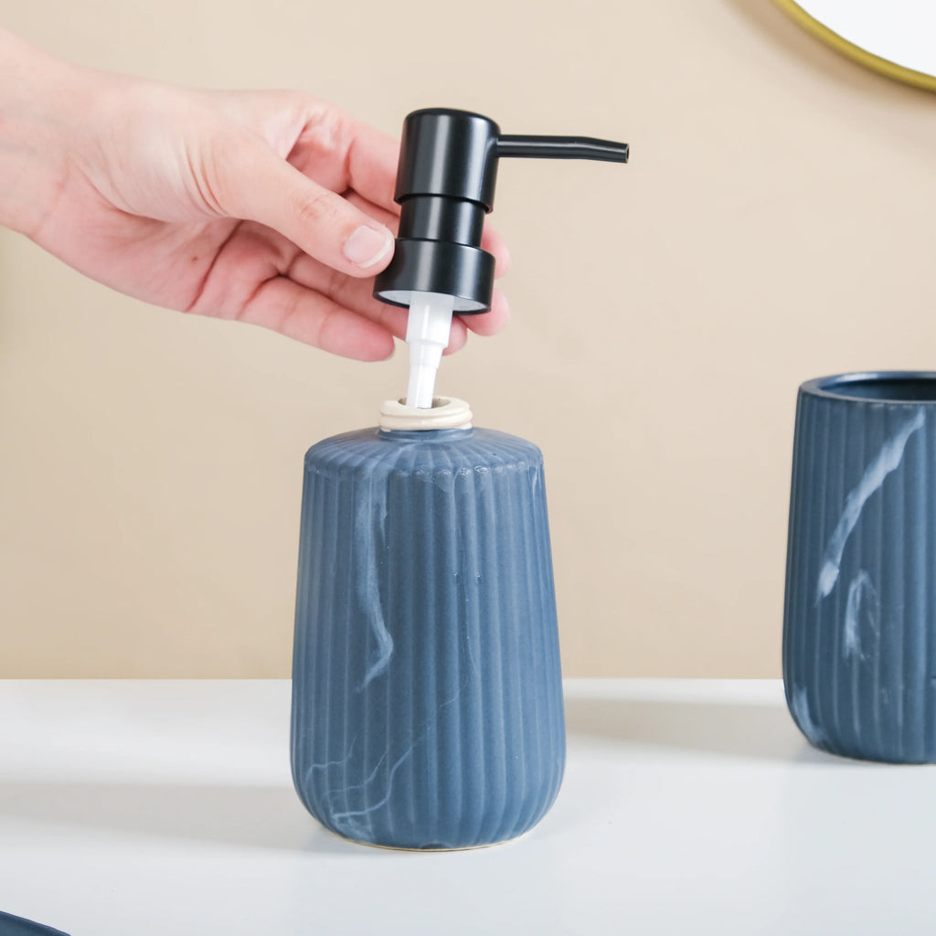 Sleek Ceramic Bathroom Set Of 3 Nestasia