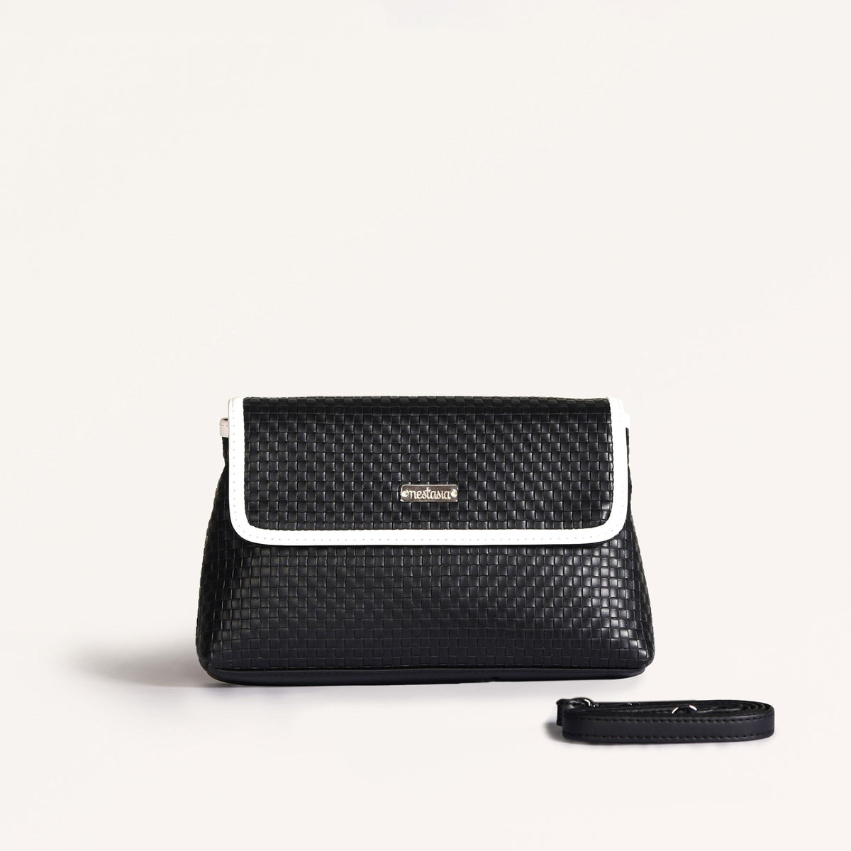 Soi Lattice Black Clutch Bag With Sling Nestasia