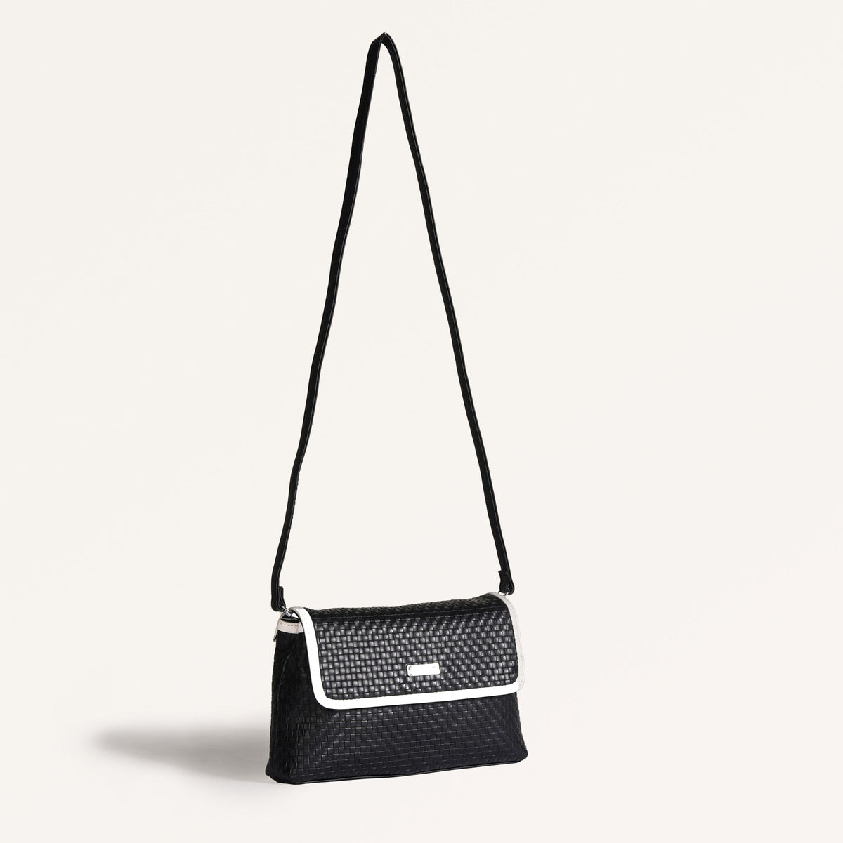 Soi Lattice Black Clutch Bag With Sling Nestasia