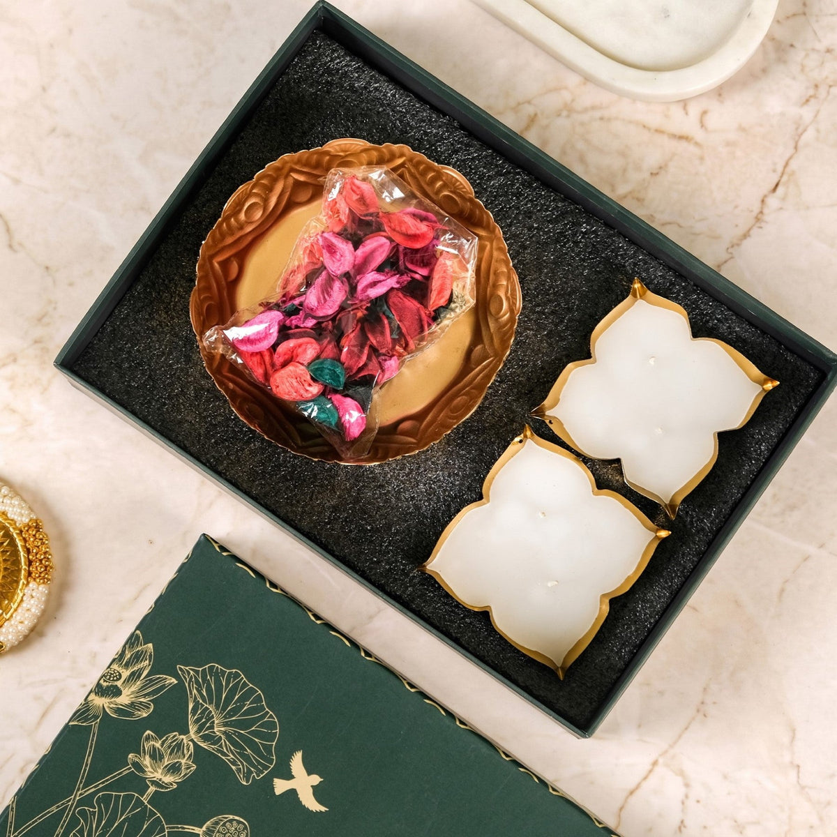 Fragrant Bliss Urli Potpourri And Candle Hamper In Gift Box Nestasia
