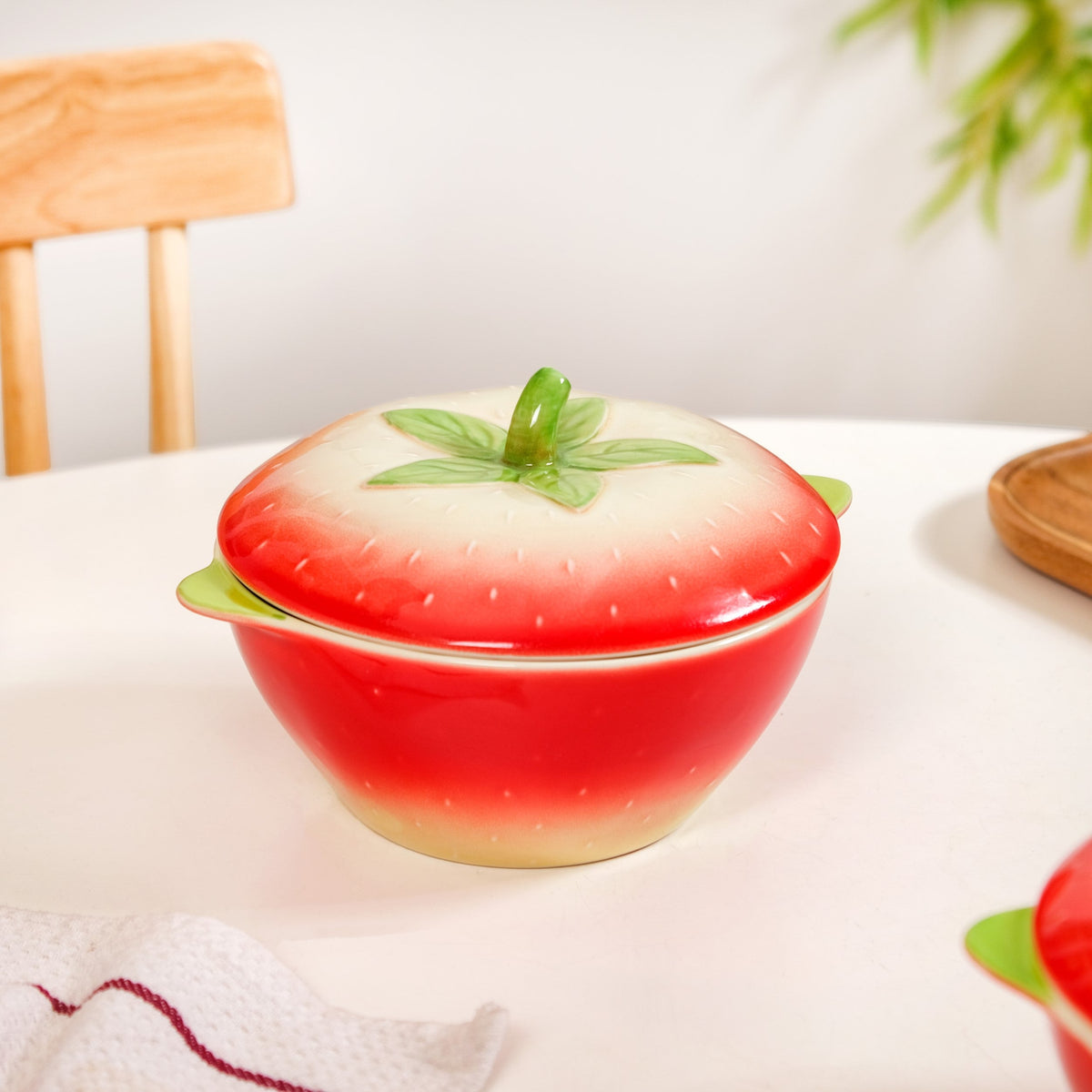 Strawberry Ceramic Serving Bowl With Lid 900ml Nestasia