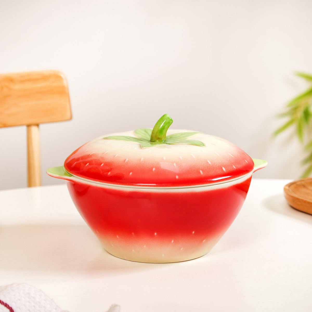 Strawberry Ceramic Serving Bowl With Lid 900ml Nestasia