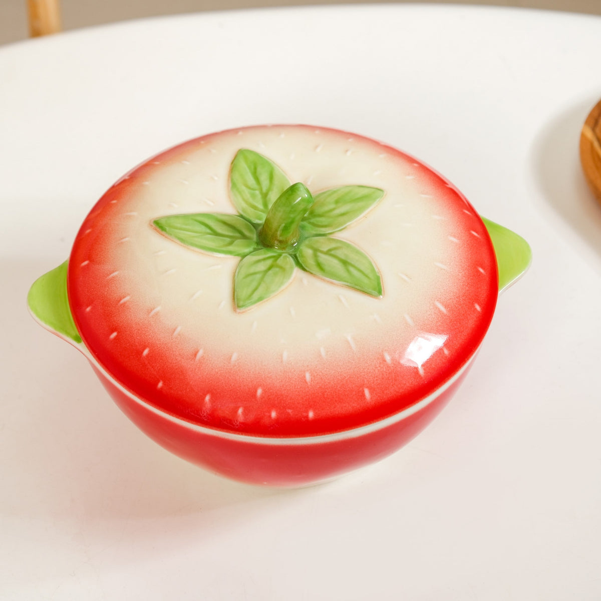Strawberry Ceramic Serving Bowl With Lid 900ml Nestasia