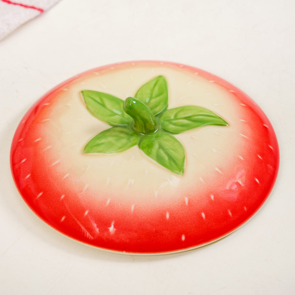 Strawberry Ceramic Serving Bowl With Lid 900ml Nestasia