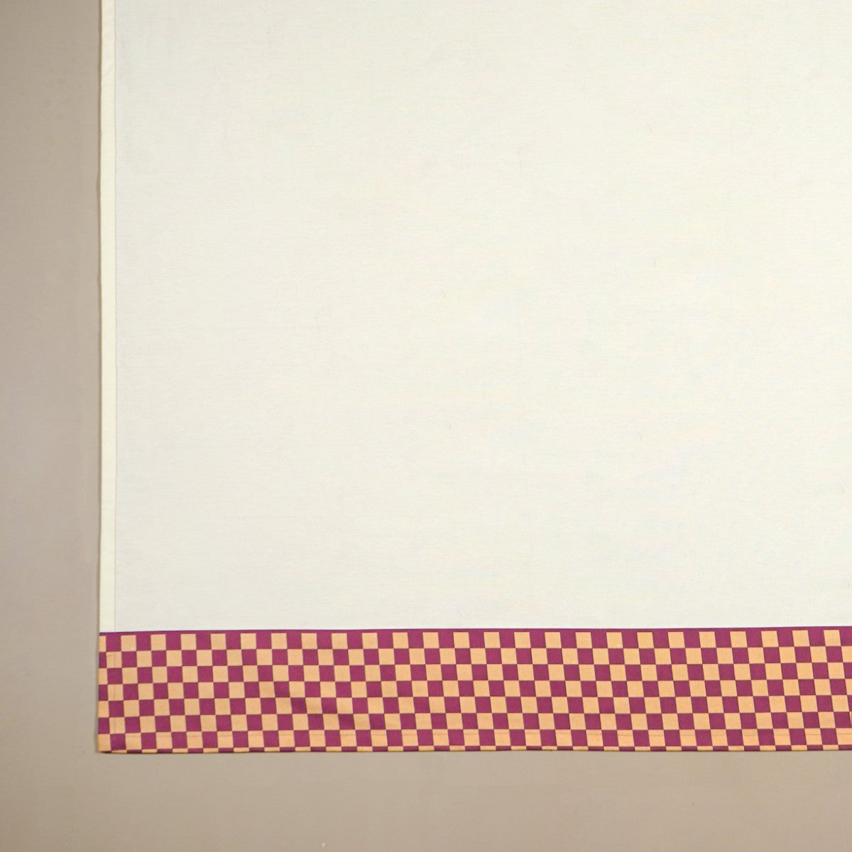 Checkered Border 8 Seater Table Cloth 274x152cm Nestasia
