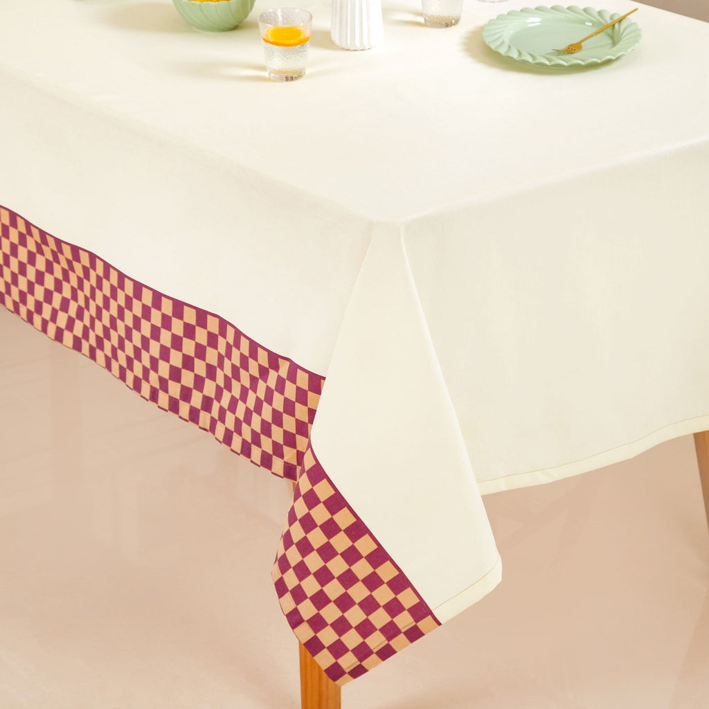 Checkered Border 8 Seater Table Cloth 274x152cm Nestasia