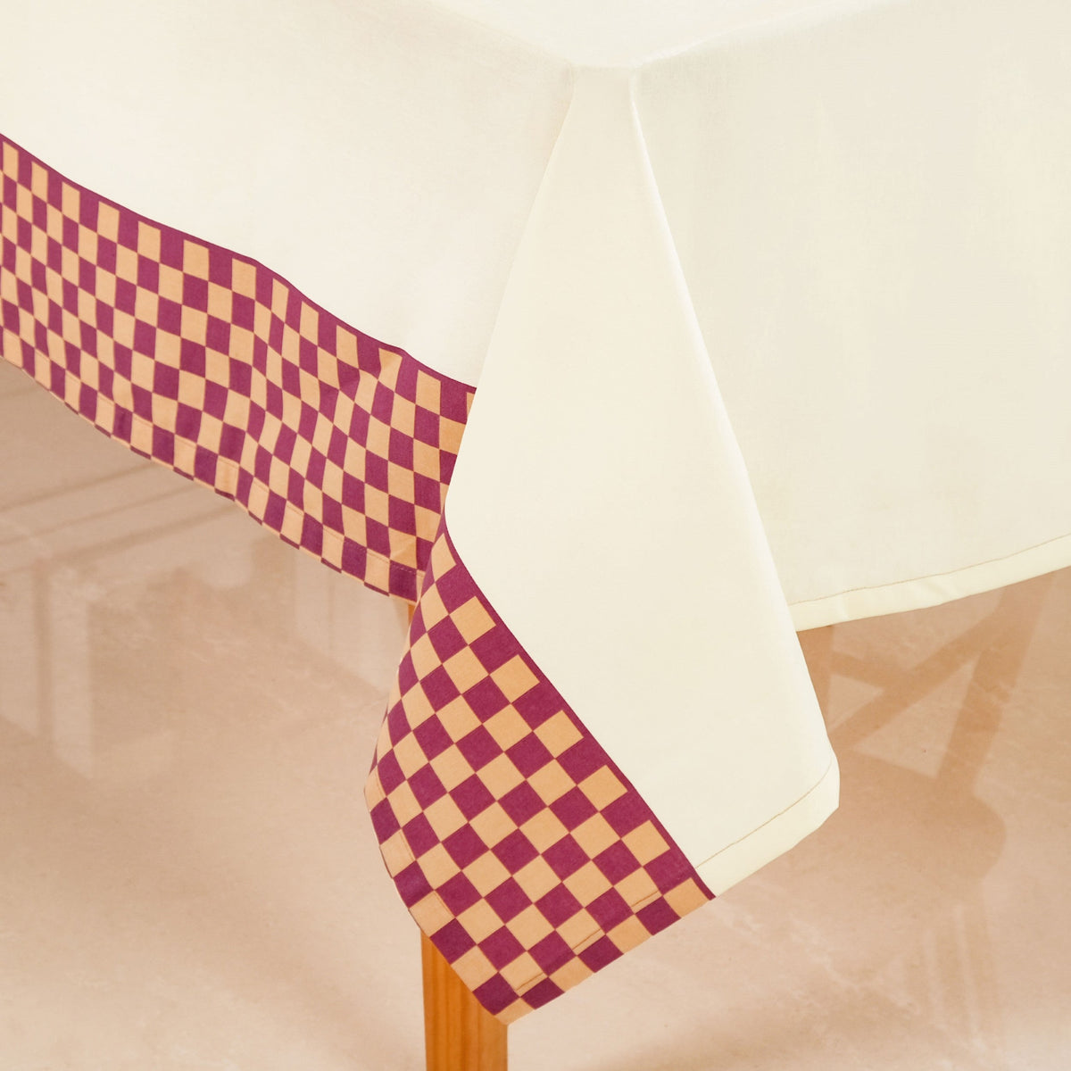 Checkered Border 8 Seater Table Cloth 274x152cm Nestasia